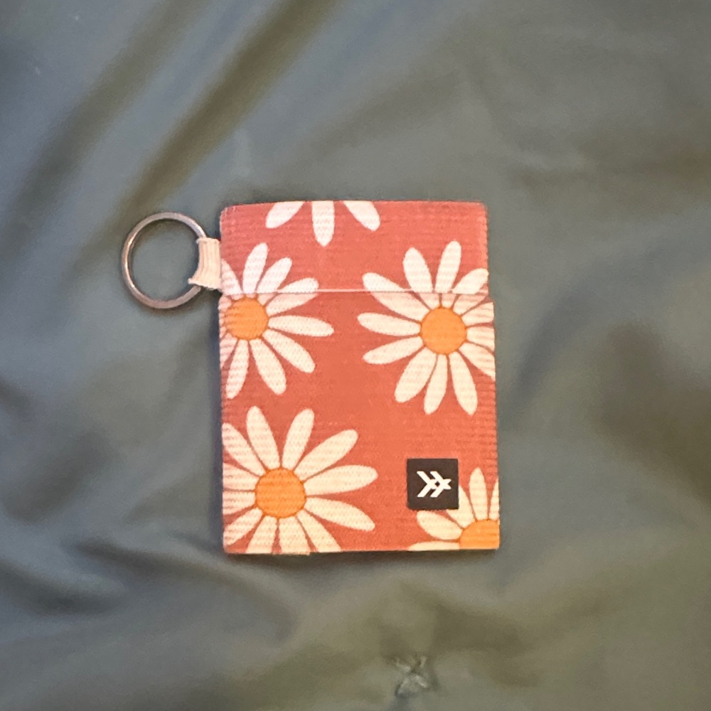 daisy thread wallet